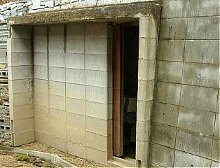 横穴式地下貯蔵庫の写真