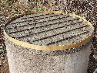 井戸用コンクリート蓋の製作、鉄筋の配置