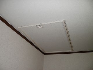 完成した天井収納用はしごユニットの写真